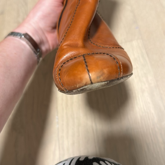 Authentic Louis Vuitton heeled ankle booties - Picture 4 of 5